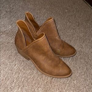 Women’s Universal Thread Brown Ankle Boots